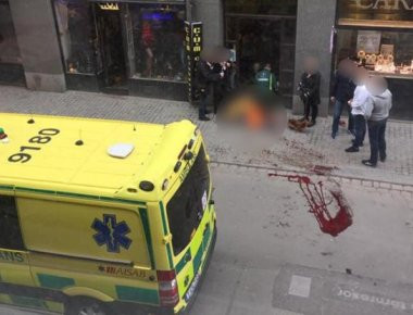 ΕΚΤΑΚΤΟ: Φορτηγό αυτοκτονίας με ισλαμιστή οδηγό «θέρισε» ανθρώπους στη Στοκχόλμη! - Τουλάχιστον 4 νεκροί (φωτό & βίντεο)